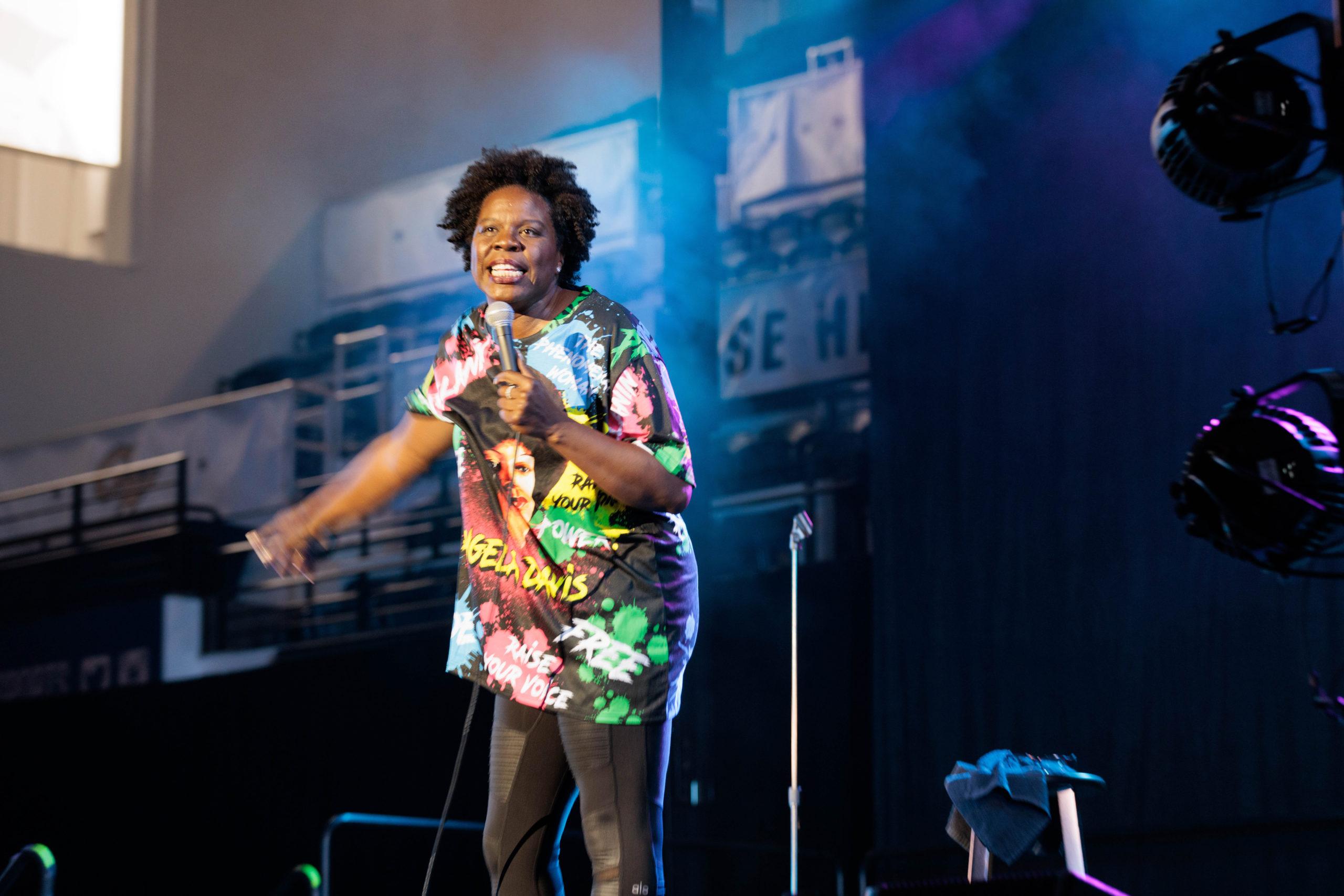 Leslie Jones playing live